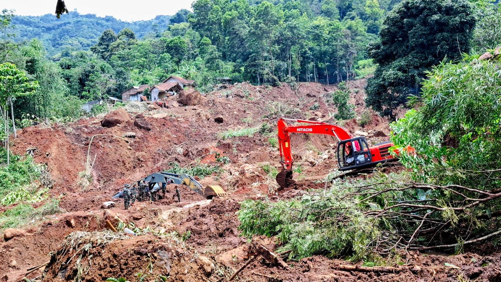 Cuaca dan Area Luas Jadi Kendala Pencarian Korban Longsor Arjasari Bandung, 3 Korban Belum Ditemukan