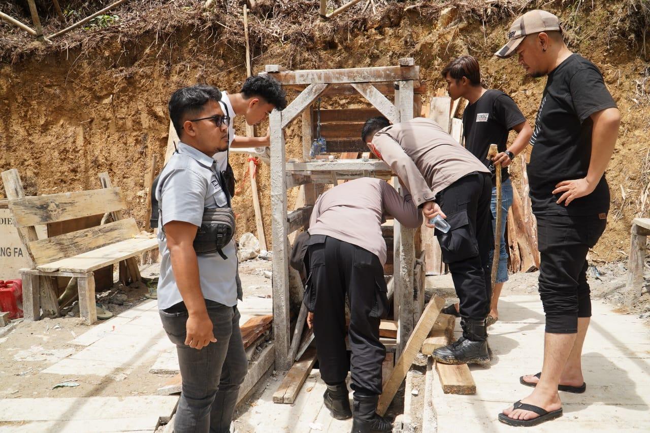 LUBANG-TAMBANG-emas-ilegal-blok-cipanawar-1111.jpg