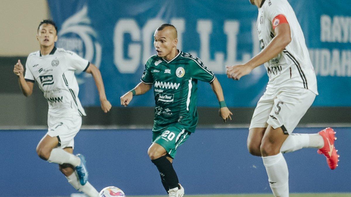 Laga-PSS-Sleman-vs-Persija-dihentikan.jpg