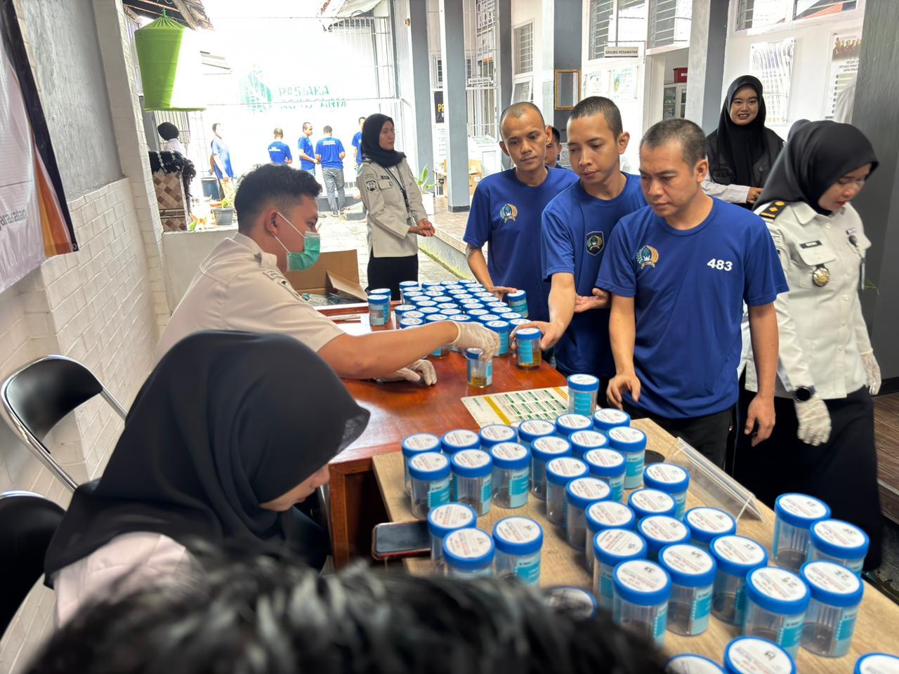 Lapas-Kelas-IIB-Majalengka-menggelar-razia-blok-hunian-dan-tes-urine.jpg