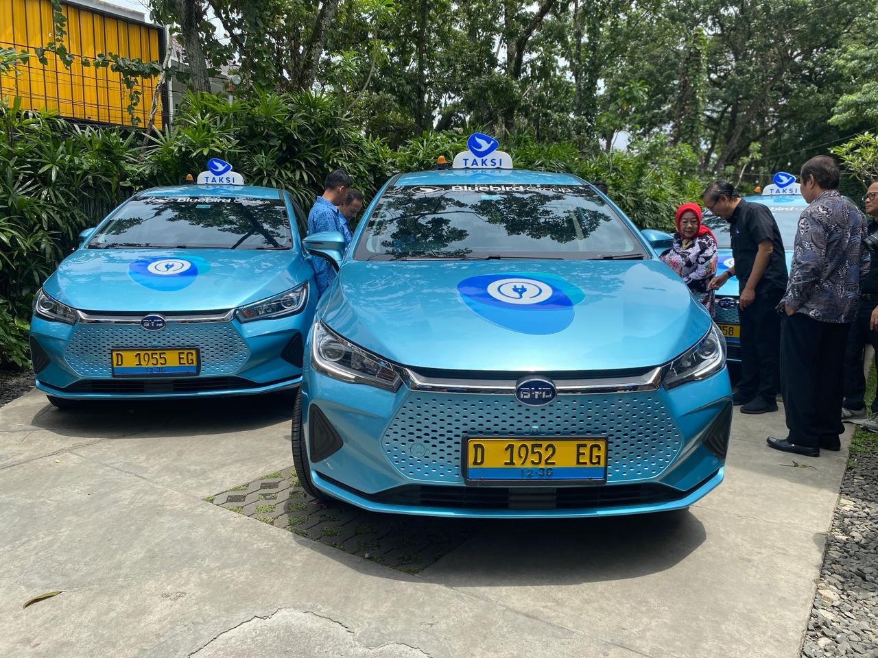 Layanan-berbasis-electric-vehicle-EV-Bluebird-s.jpg