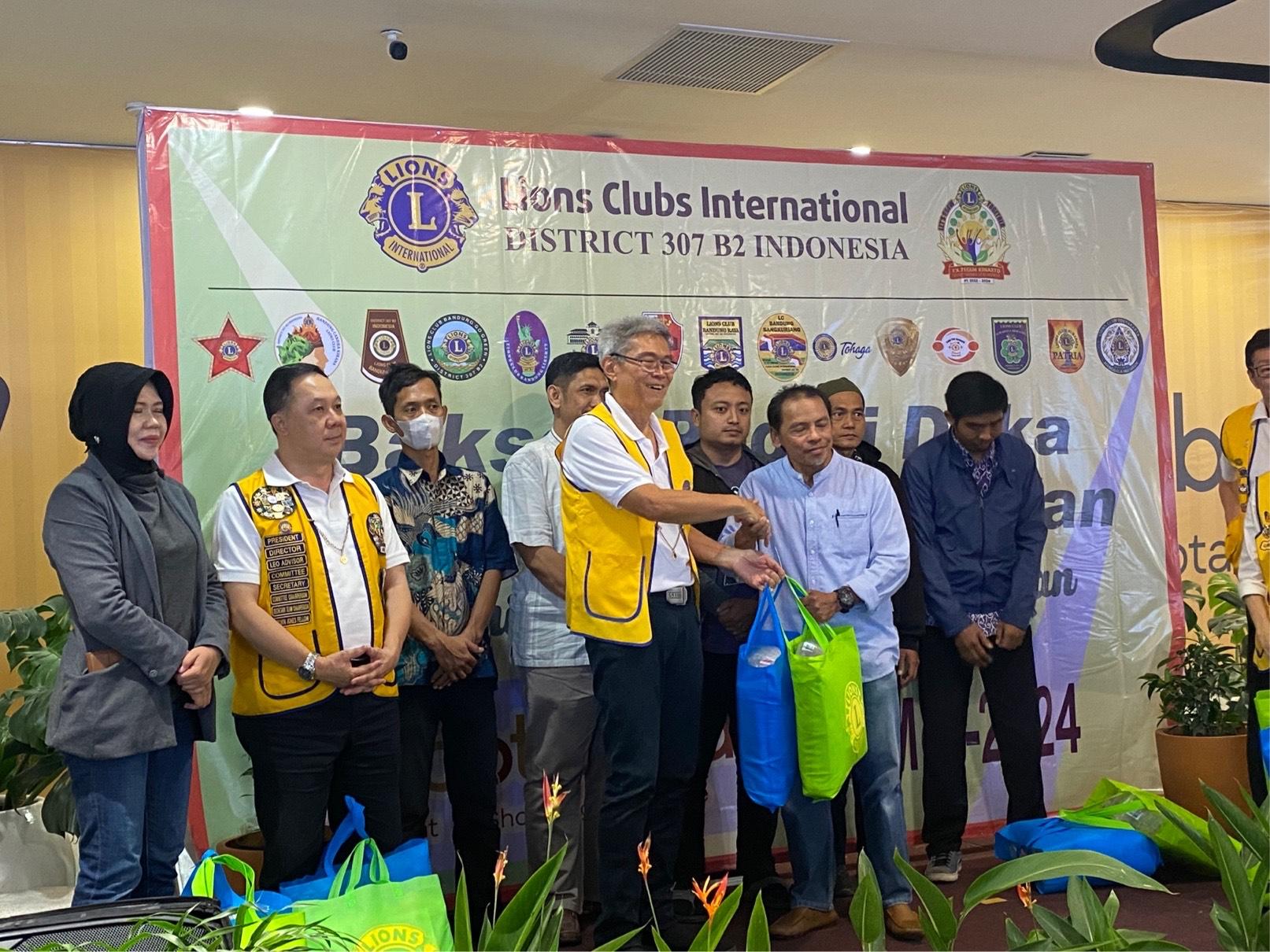Lions-Club-Wilayah-1-Jabar-Gelar-Baksos-Peduli-Duka-Pemberian-Kain-Kafan-2.jpg