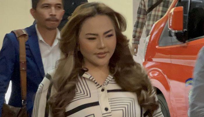Lisa-Mariana-memenuhi-panggilan-penyidik-Direktorat-Tindak-Pidana-Siber-Dittipidsiber-Bareskrim.jpg