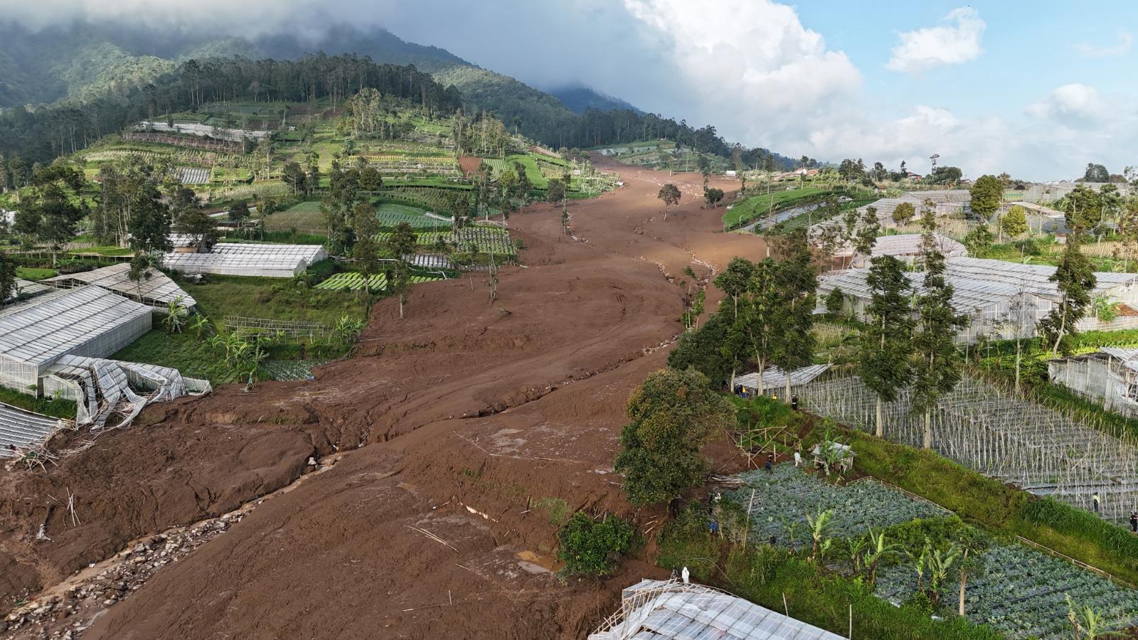 Lokasi-longsor-di-Desa-Pasirlangu-Kecamatan-Cisarua-Kabupaten.jpg