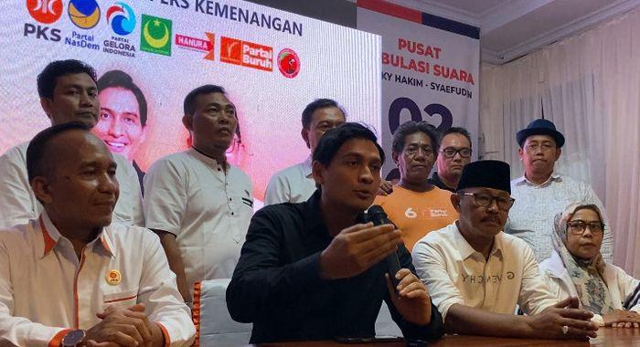 Lucky-Hakim-sedang-berbicara-pada-konferensi-pers.jpg