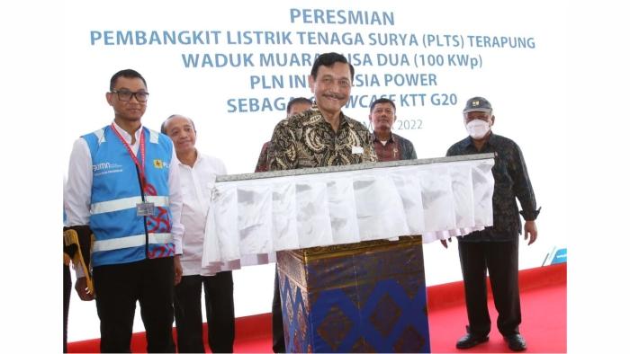 Jelang KTT G20, Menko Luhut Resmikan PLTS Terapung Milik PLN di Nusa Dua Bali
