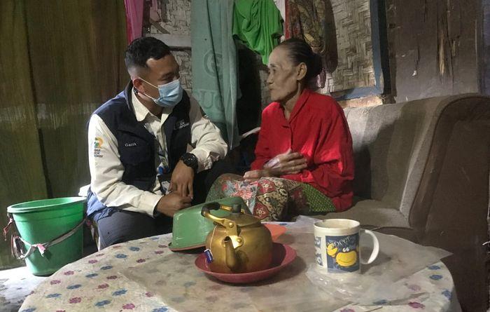 Mak Esih Bisa Terseyum Gembira, Gubuknya di Padatnya Bandung yang Nyaris Ambruk Segera Direnovasi