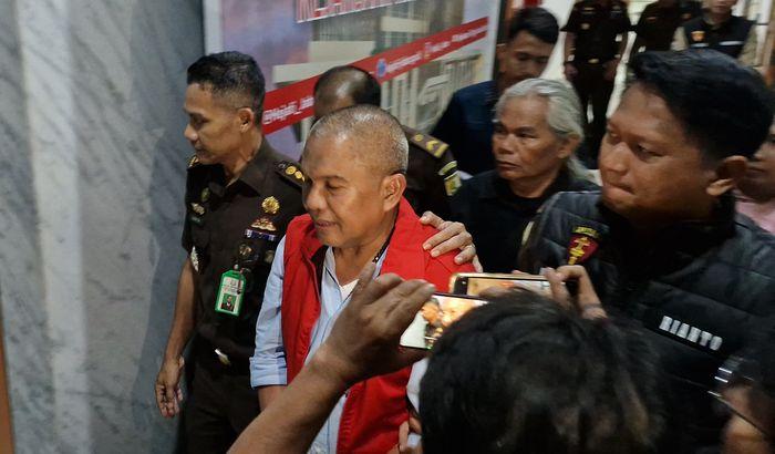 Mantan-Pj-Bupati-Bandung-Barat-Arsan-Latif-ditahan-Kejati-Jabar.jpg