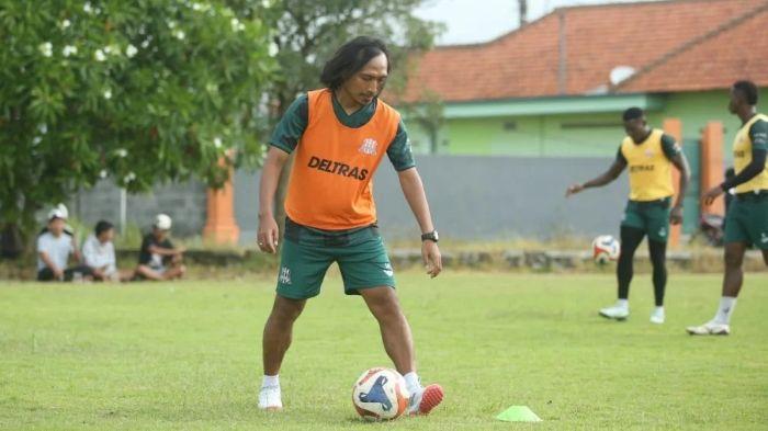 Mantan-gelandang-Persib-Bandung-Hariono-kini-menjadi-bagian-kepelatihan-Deltras-FC.jpg
