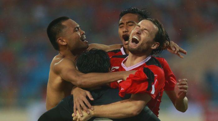Marck-Klok-melakukan-perayaan-kemenangan-Indonesia-atas-Malaysia.jpg