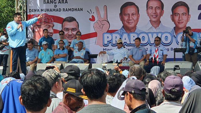 jabar/Maruarar-Sirait-saat-menyampaikan-sambutannya-dalam-kampanye-Prabowo-Gibran.jpg