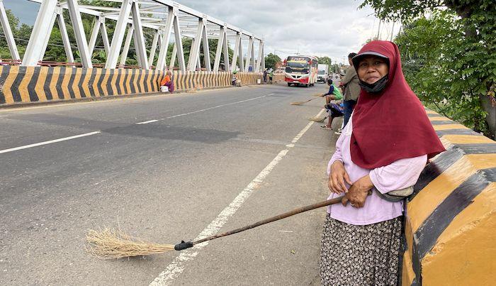 Persiapan Libur Nataru: Jalur Wisata Ciater Dijaga Ketat, Nyapu Koin di Jembatan Sewo Dilarang