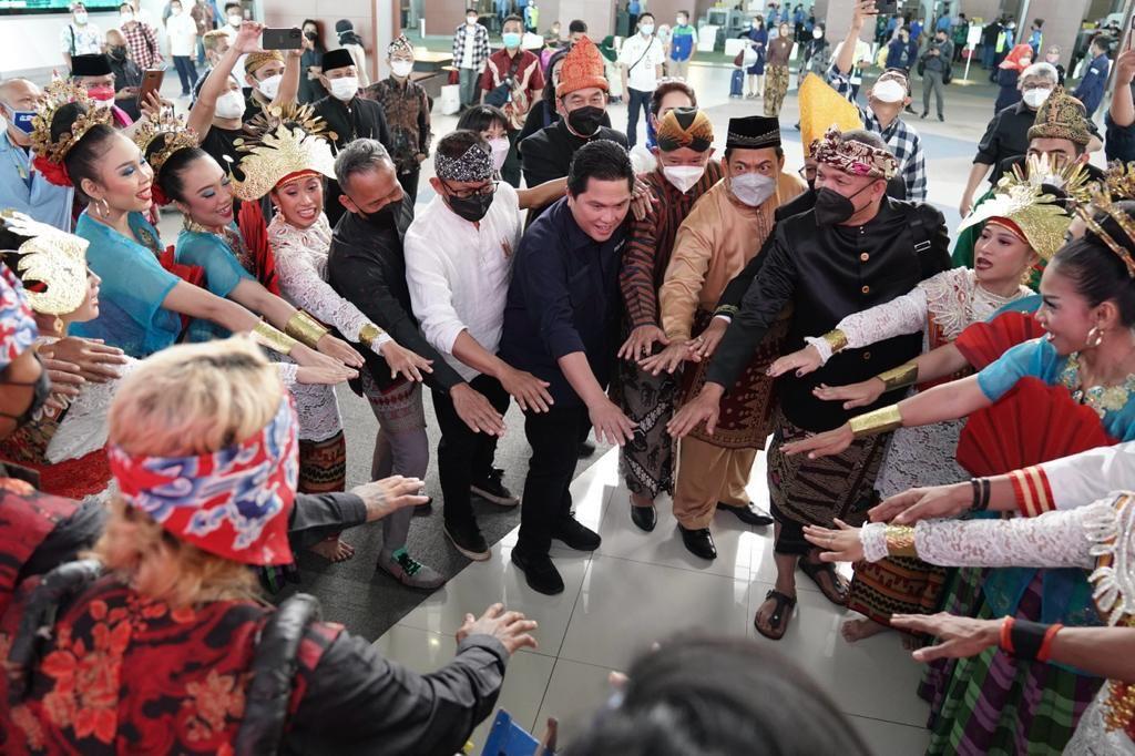 Menteri-BUMN-Erick-Thohir-menjadi-sosok-yang-paling-banyak-mendapat-perhatian-milenial.jpg