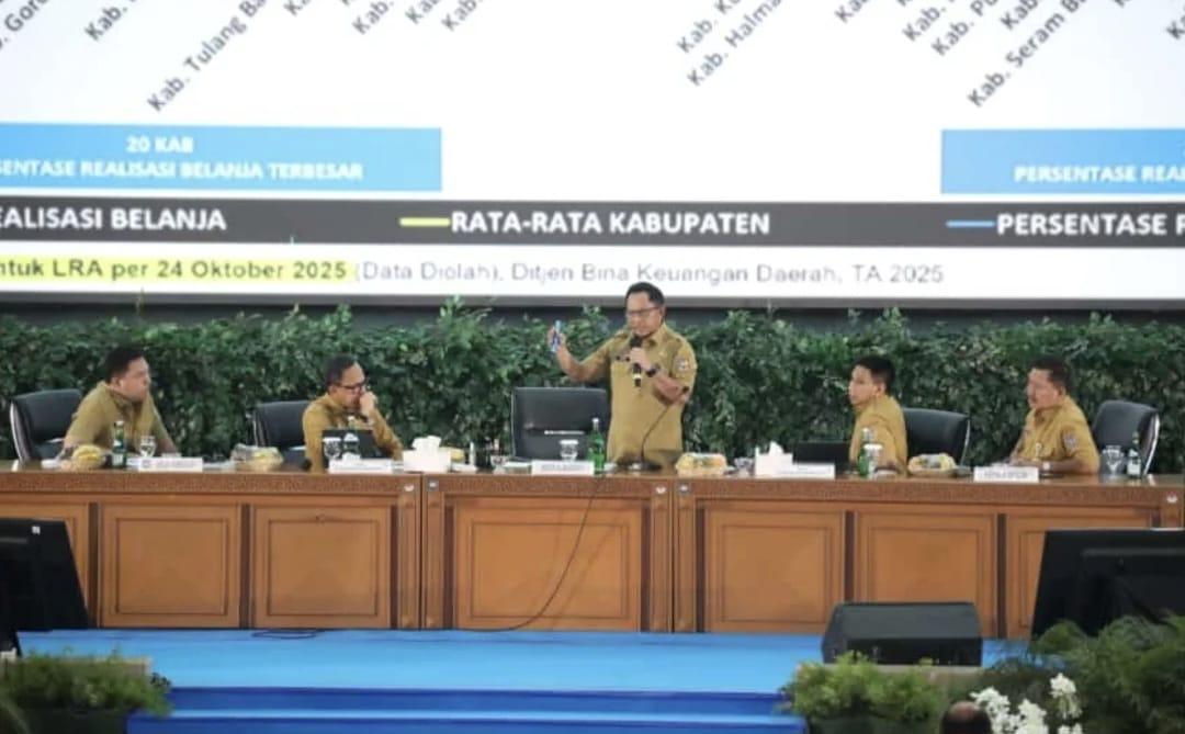 Menteri-Dalam-Negeri-Tito-Karnavian-saat-sa.jpg
