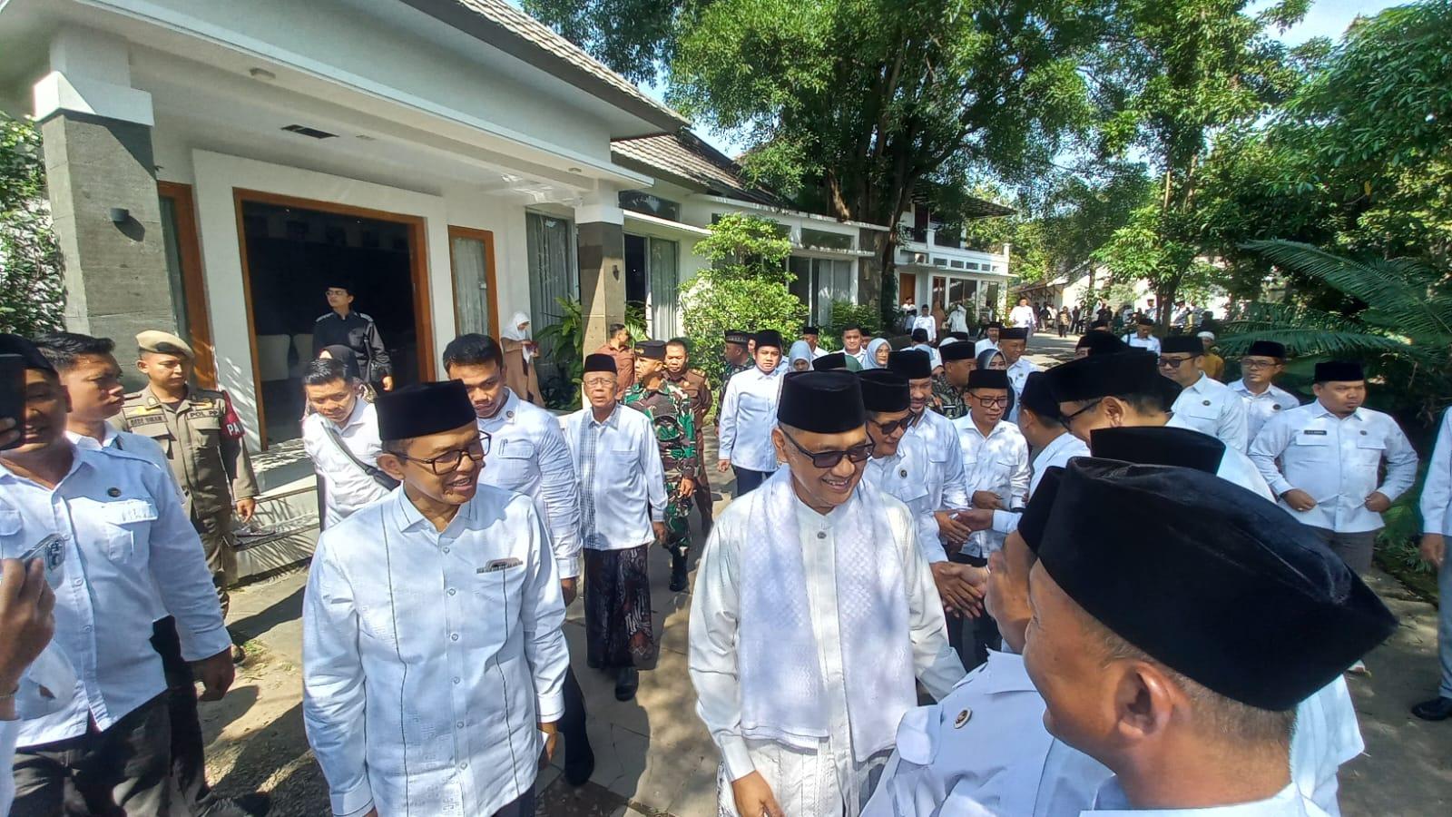 Menteri-Haji-dan-Umrah-Mochamad-Irfan-Yusuf-hadir-bimbingan-manasik-haji-di-Majalengka.jpg