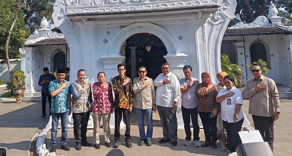 Menteri-Kebudayaan-RI-Fadli-Zon-berkunjung-ke-Keraton-Kasepuhan-Cirebon.jpg