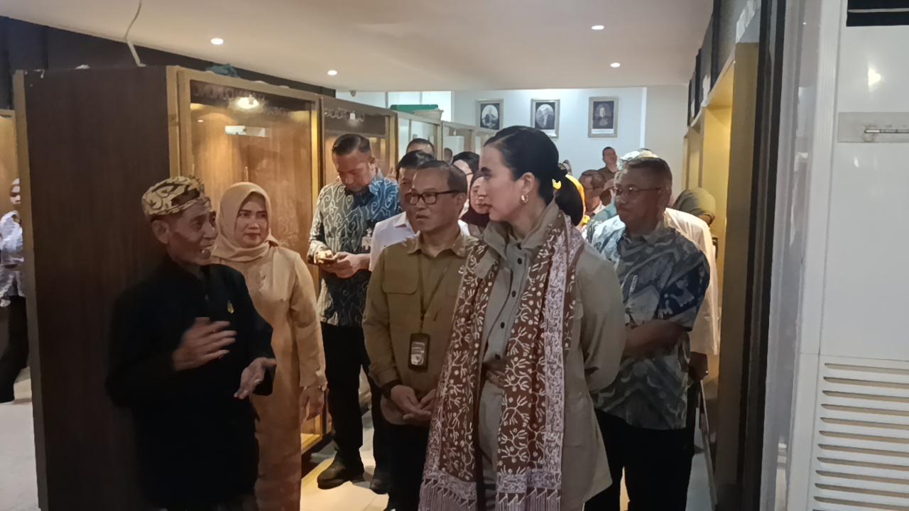 Menteri-Pariwisata-Widiyanti-Putri-Wardhana-melakukan-kunjungan-kerja-di-Cirebon.jpg