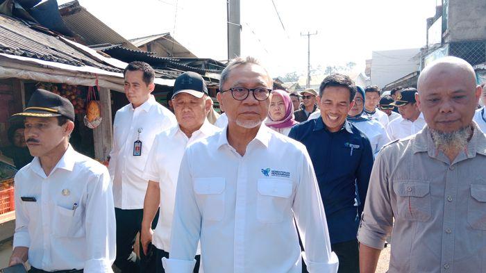 Menteri-Perdagangan-RI-Zulkifli-Hasan-menyambangi-Pasar-Tanjungsari-sumedang.jpg