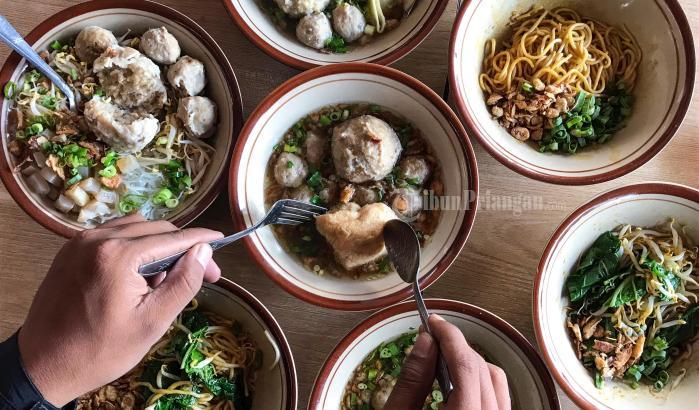 Menu-bakso-di-Warung-Baso-Cepot-di-Tasikmalaya.jpg