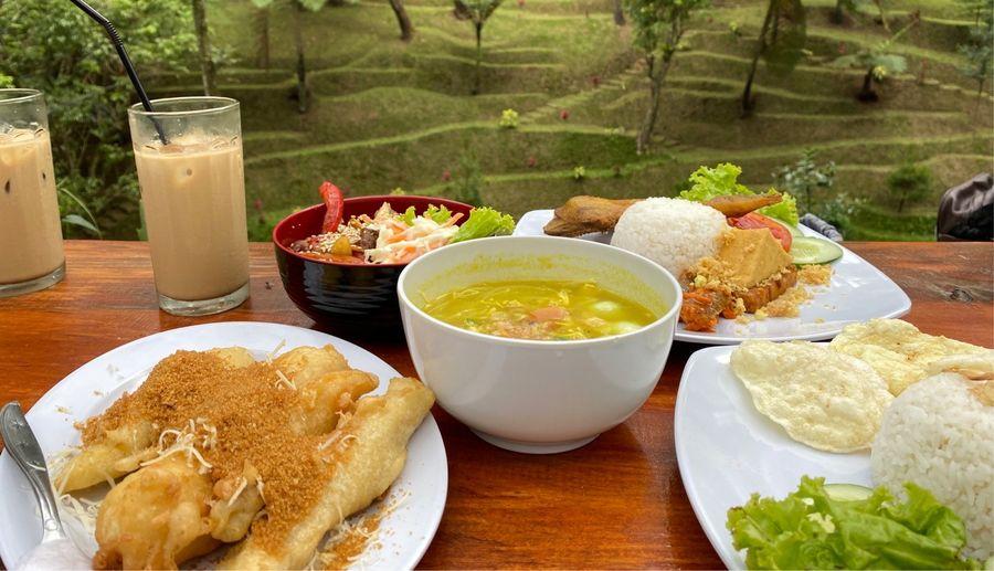 Ini Dia Lima Rekomendasi Menu Maknyus di Warung Kopi Gunung Cikole, Tempat Kuliner di Bandung Utara