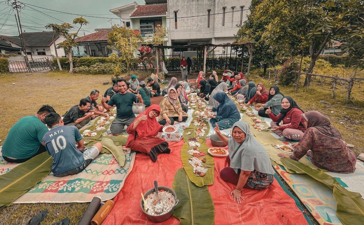 Menyambut-Bulan-Ramadhan-atau-munggahan-warga-Sukawarna-menggelar-kerja-bakti.jpg