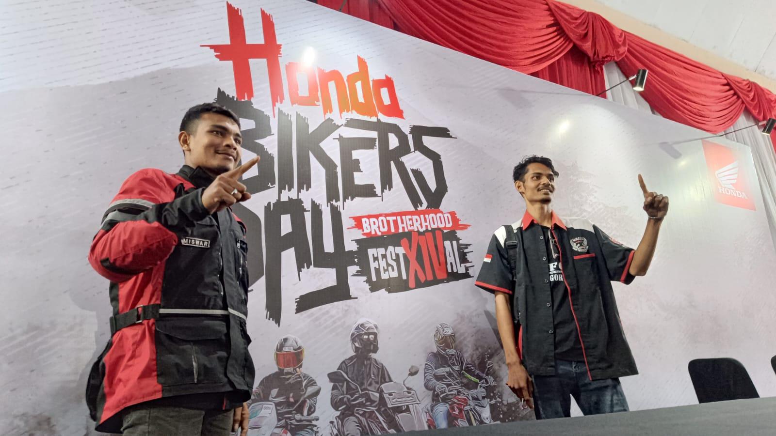 Miswardi-dan-Maulizar-bikers-asal-Aceh-Utara-tempuh-jarak-ribuan-kilo-meter.jpg