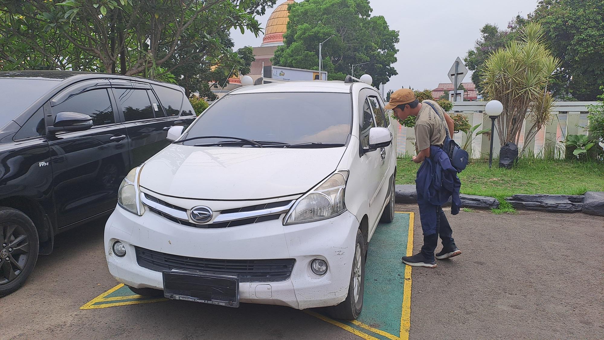 Mobil-Daihatsu-Xenia-warna-putih-milik-korban.jpg