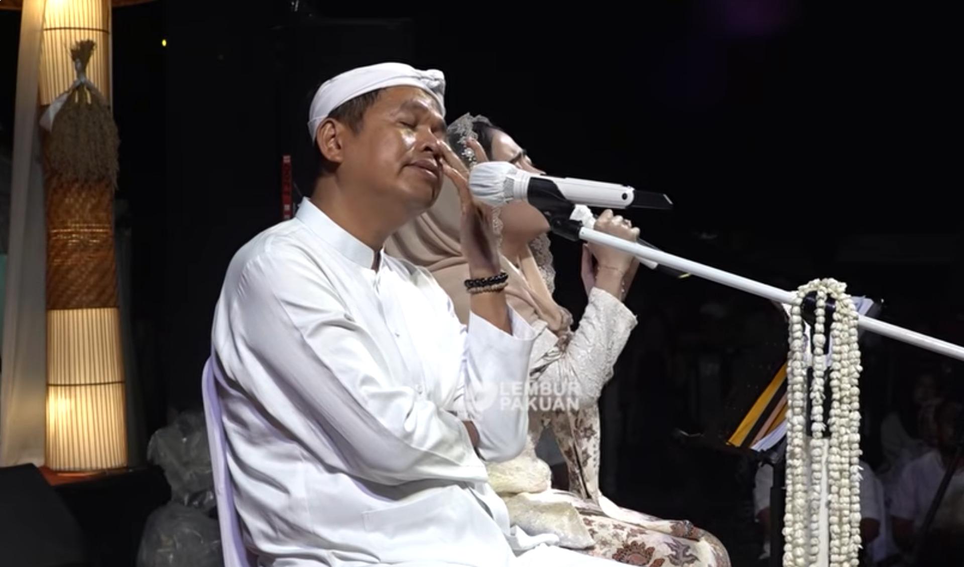 Momen-Dedi-Mulyadi-menangis-menyoroti-kasus-TPPO-dan-masalah-sosial-di-Jawa-Barat.jpg