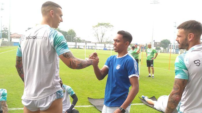 Frets Hadiri Latihan Persib Bandung Ucapkan Salam Perpisahan, Stadion Sidolig Diliputi Kesedihan