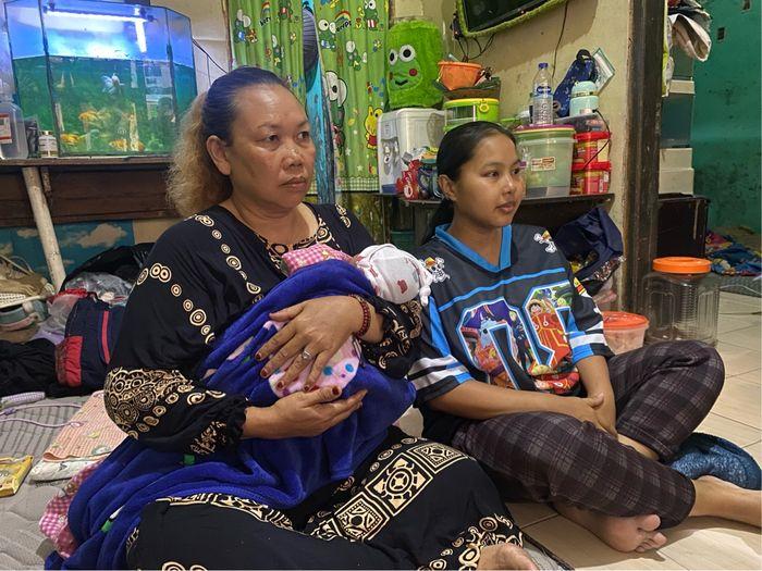Nina-dan-Bayi-yang-hendak-dibawa-orang-di-RSHS.jpg