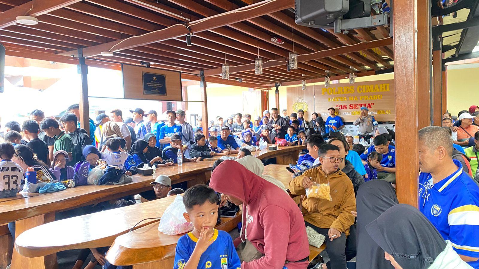 Nobar-Persib-Bandungv-s-Persija-di-Polres-Cimahi.jpg