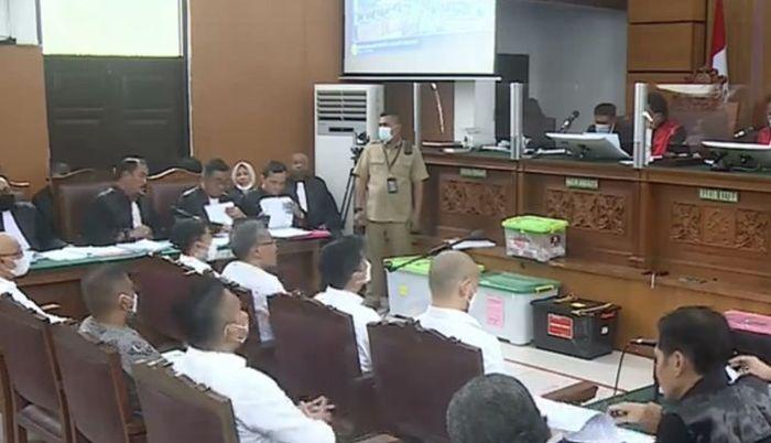 Nofriansyah-Yosua-Hutabarat-atau-Brigadir-J-dengan-terdakwa-Richard-Eliezer-atau-Bharada-E.jpg