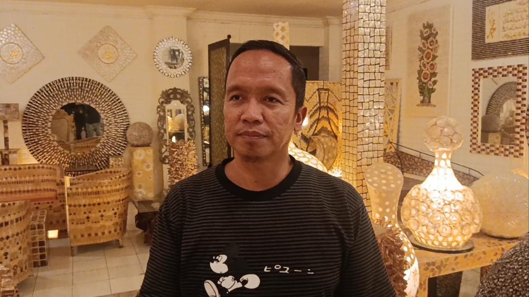 Nova-pengusaha-furniture-berbahan-kerang.jpg