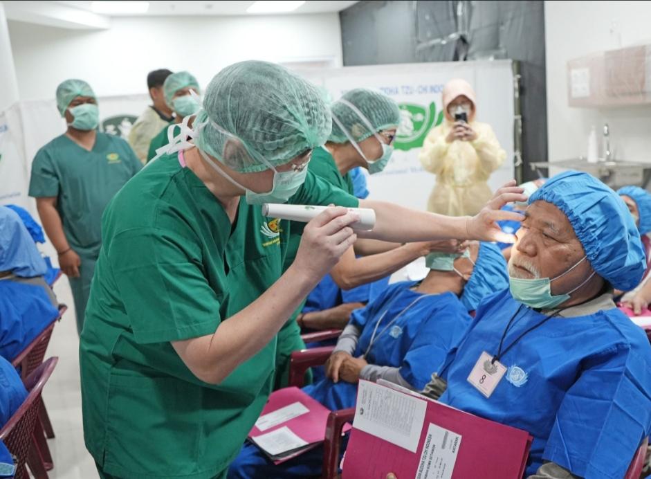 OPERASI-katarak-gratis-di-summaba.jpg