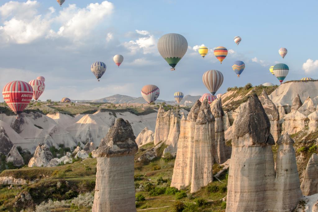 Ortahisar-desa-bersejarah-yang-berada-di-jantung-kawasan-Cappadocia.jpg