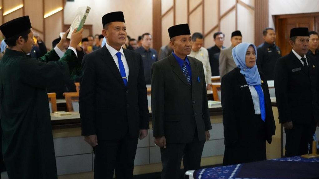 Lucky Hakim Lantik dan Ambil Sumpah 60 Pejabat di Lingkungan Pemkab Indramayu