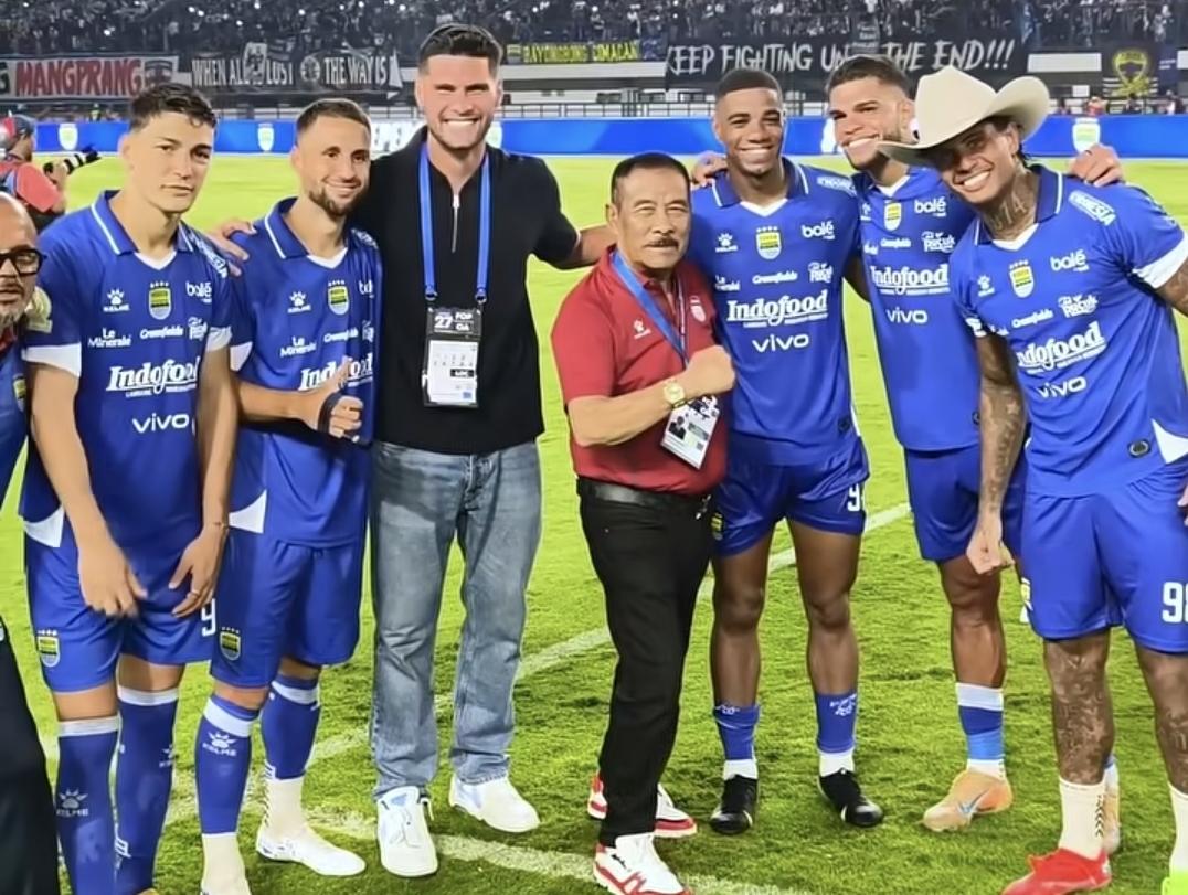 PERSIB-menjaga-jarak-aman-dari-kejaran-Borneo-FC-d.jpg