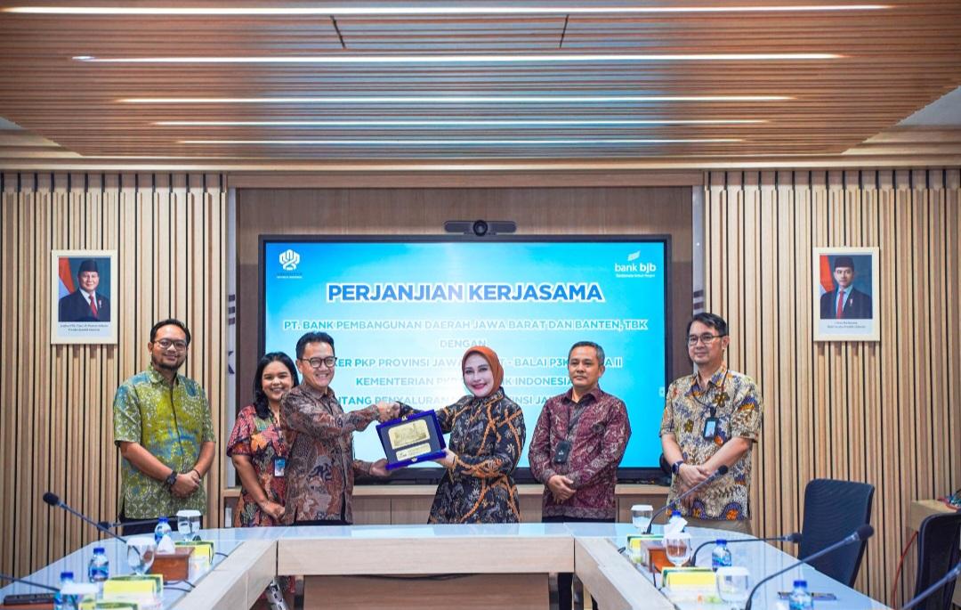 PKS-bank-bjb-dengan-Pemprov-Jabar-untuk-pembangunan-perumahan.jpg