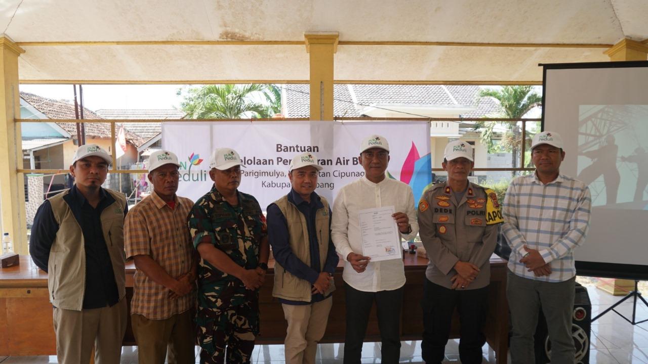 PLN-Peduli-Berikan-Bantuan-Air-Bersih-untuk-Masyarakat-Kabupaten-Subang.jpg
