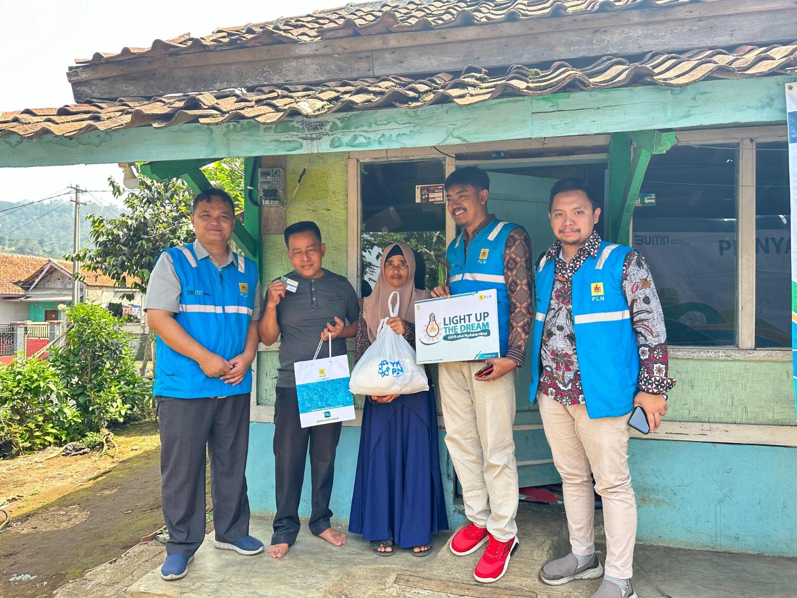 PLN-Salurkan-Bantuan-Pasang-Baru-Listrik-di-Kota-Cimahi-dan-KBB.jpg