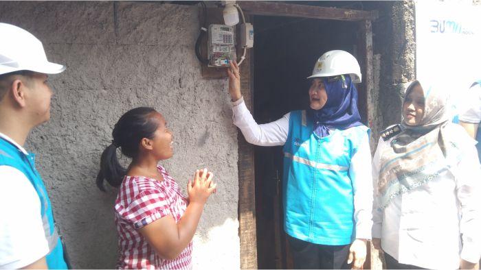 PLN UID Jabar Berikan Bantuan Sambungan Listrik Gratis bagi 1.435 Keluarga Kurang Mampu