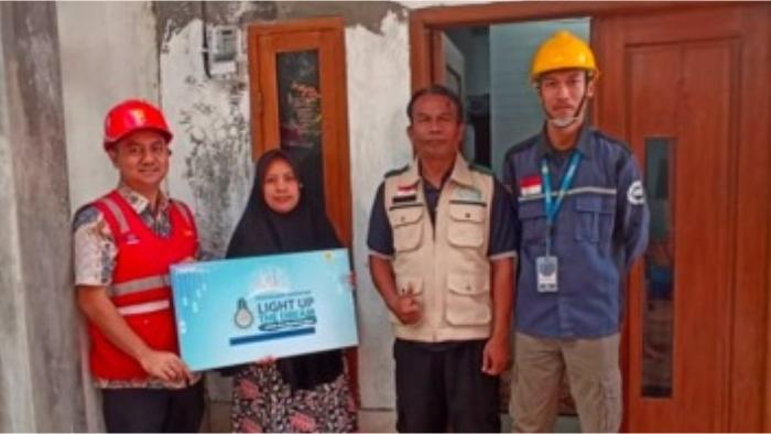 PLN-UP3-Bandung-melalui-program-Light-Up-The-Dream-warga-Babakan-Gaya-Kidul.jpg