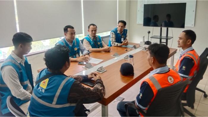 PLN-UP3-Cianjur-melalui-ULP-Cianjur-Kota-melaksanakan-kegiatan-Customer-Intimacy-bersama-AQUA.jpg