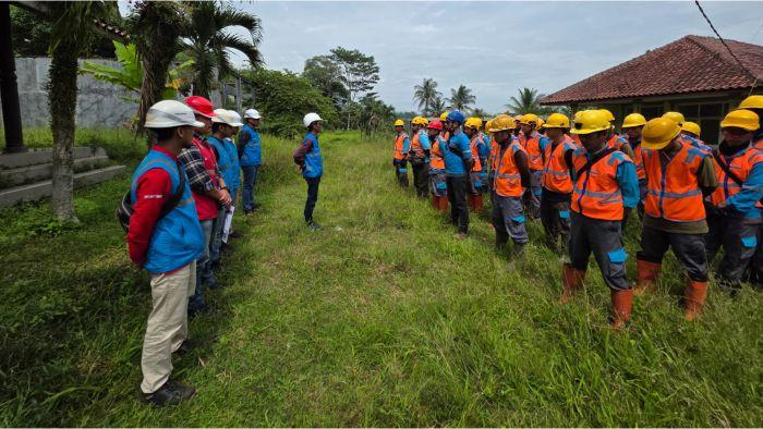 PLN-UP3-Cimahi-melaksanakan-Kegiatan-Gabungan-Right-of-Way-serta-perbaikan-konstruksi-jaringan.jpg