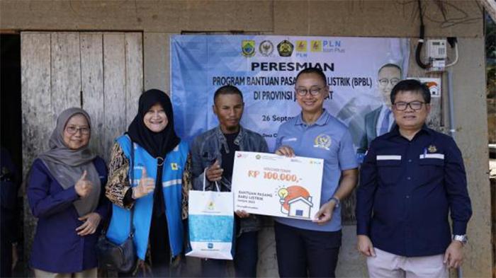 PT-PLN-melaksanakan-penyambungan-listrik-sebanyak-952-keluarga-di-Kec-Cidaun-1.jpg