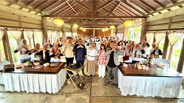 Program Kolaborasi Pelatihan Kewirausahaan Digital Marketing bagi Nasabah Mekaar Home Syariah