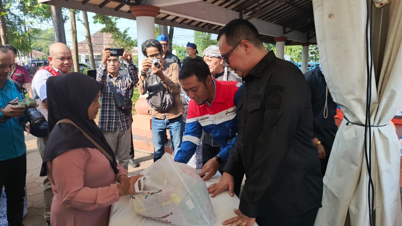PT-Pertamina-gelar-pasar-murah-di-serang.jpg
