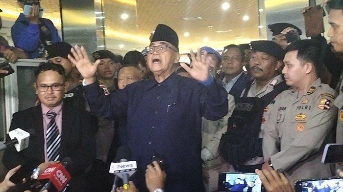 Panji-Gumilang-selesai-diperiksa-Bareskrim-Polri-Jakarta-Senin-372023-malam.jpg
