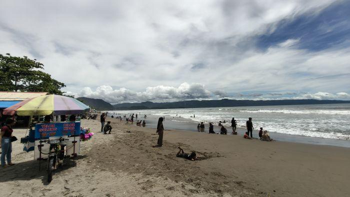 Pedagang di Pantai Istiqomah Sukabumi Rasakan Berkah Imbas Banyaknya Wisatawan