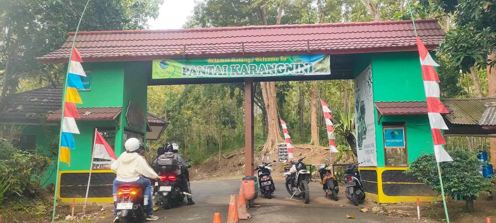 Pantai-Karangnini-Kabupaten-Pangandaran-982025.jpg